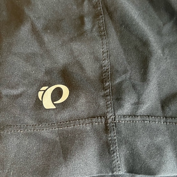 Pearl Izumi Women's Black Biking Shorts - Picture 4 of 9